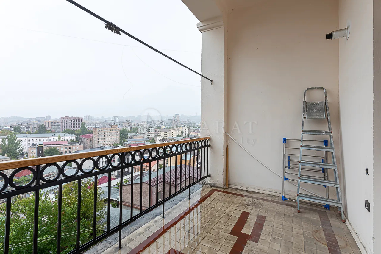 3 bedroom apartment for sale Charents St, Center Yerevan, 157411