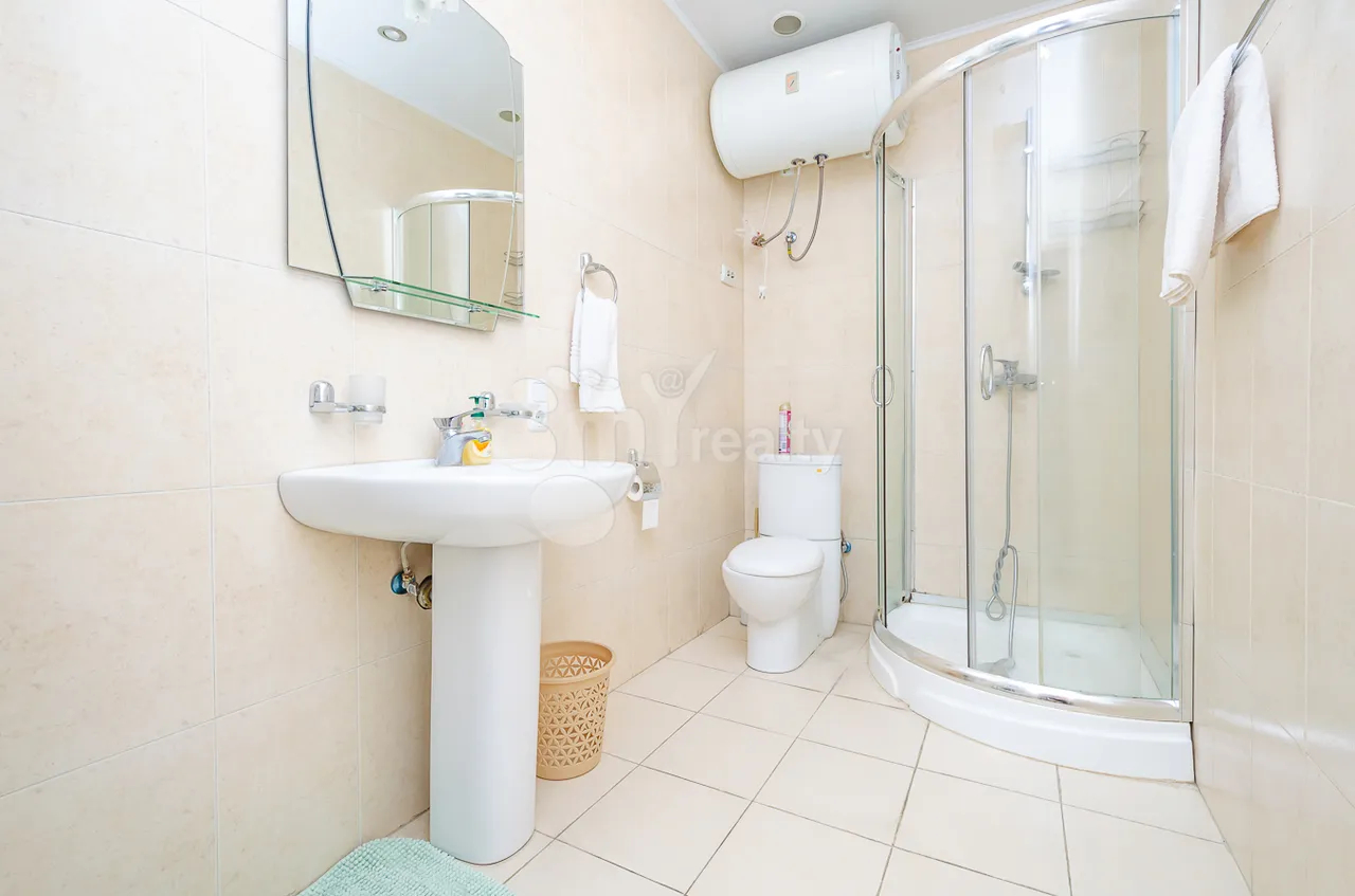 3 bedroom apartment for rent Northern (Hyusisayin)  Ave, Center Yerevan, 161923