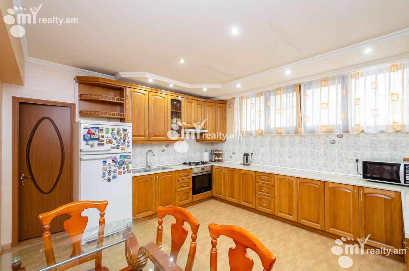 Купить 4 комнатную квартиру Орбели Ехбайрнери ул, Арабкир Ереван, 144146