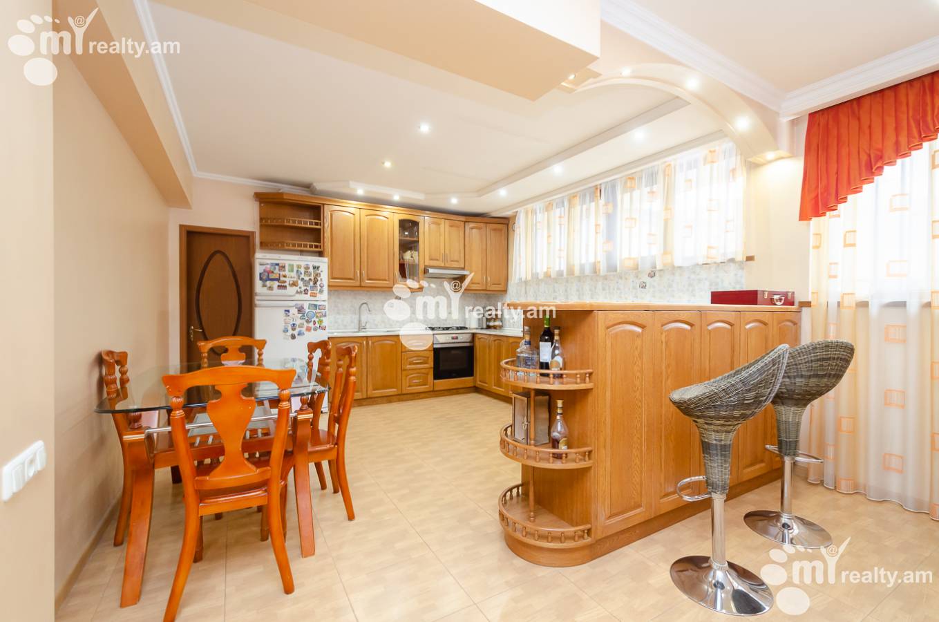 Купить 4 комнатную квартиру Орбели Ехбайрнери ул, Арабкир Ереван, 144146