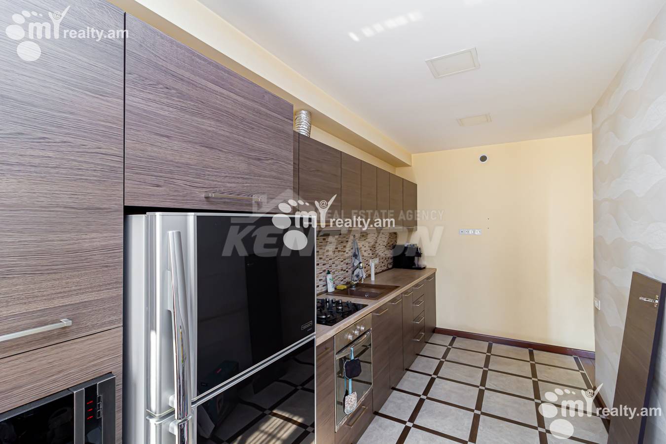 3 սենյականոց բնակարան  Ե. Քոչար փող, Կենտրոն Երևան, 152482