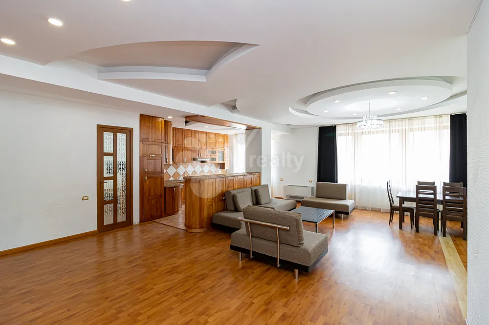 varcov-bnakaran-norakaruycum/3-senyakanoc/Northern+%28Hyusisayin%29++Ave/Center/Yerevan