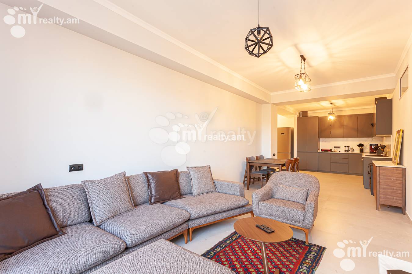 3 սենյականոց բնակարան  Պարոնյան փող, Կենտրոն Երևան, 154425