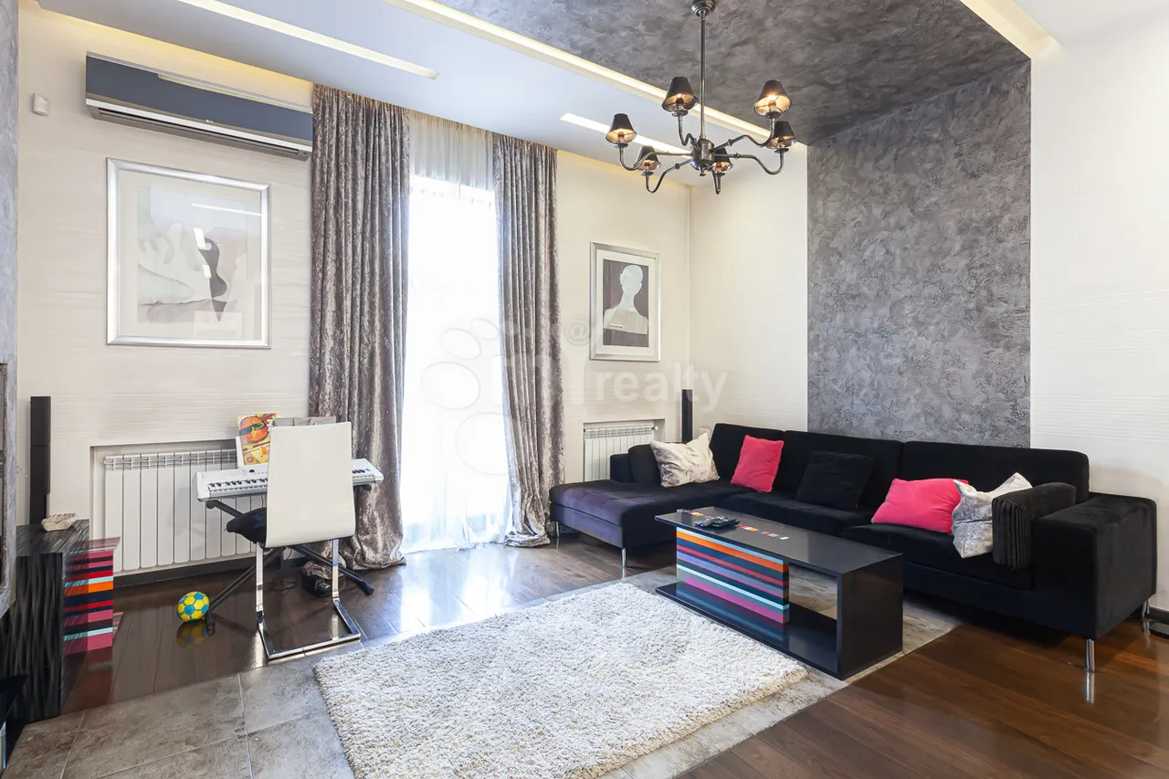 Купить 4 комнатную квартиру Маштоца пр, Центр Ереван, 158537