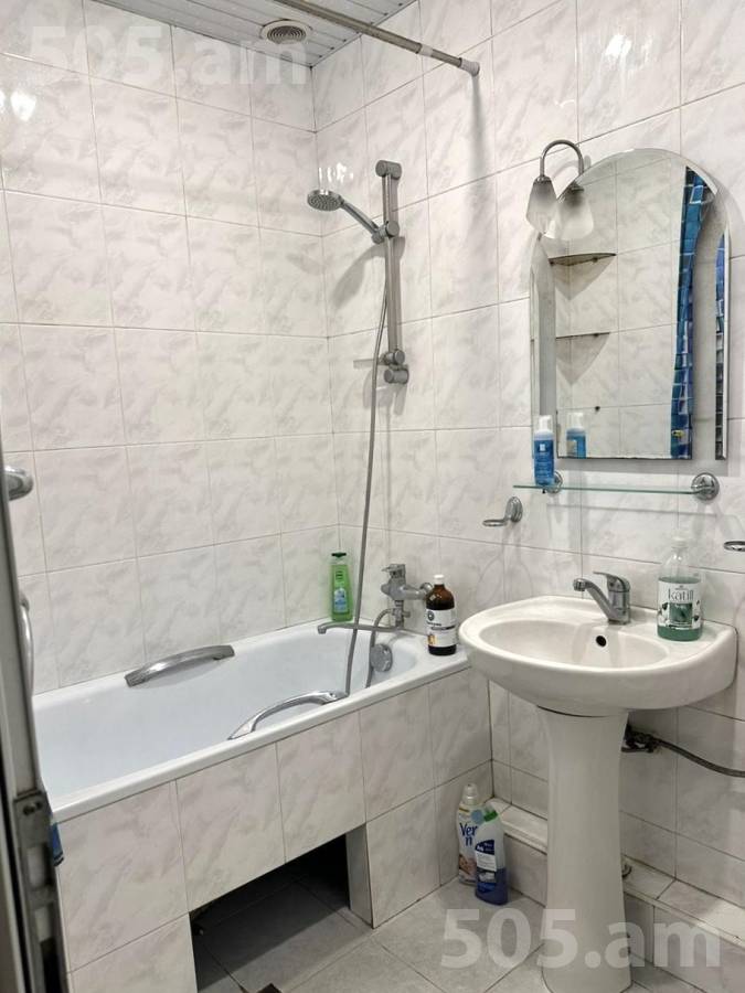 3 սենյականոց բնակարան  Ա. Խաչատրյան փող, Արաբկիր Երևան, 150473