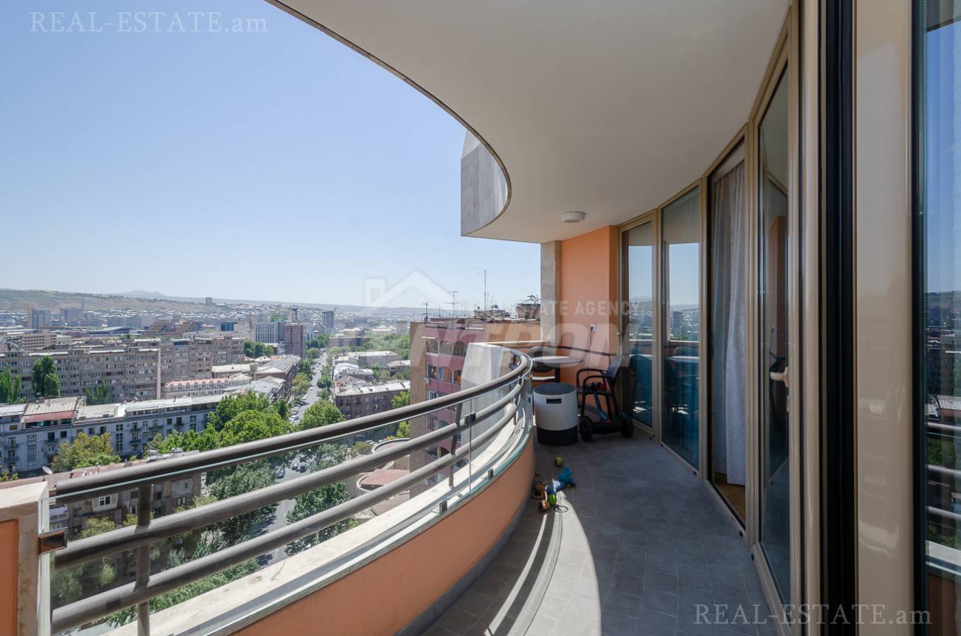 5 սենյականոց բնակարան  Լեոի փող, Կենտրոն Երևան, 138867