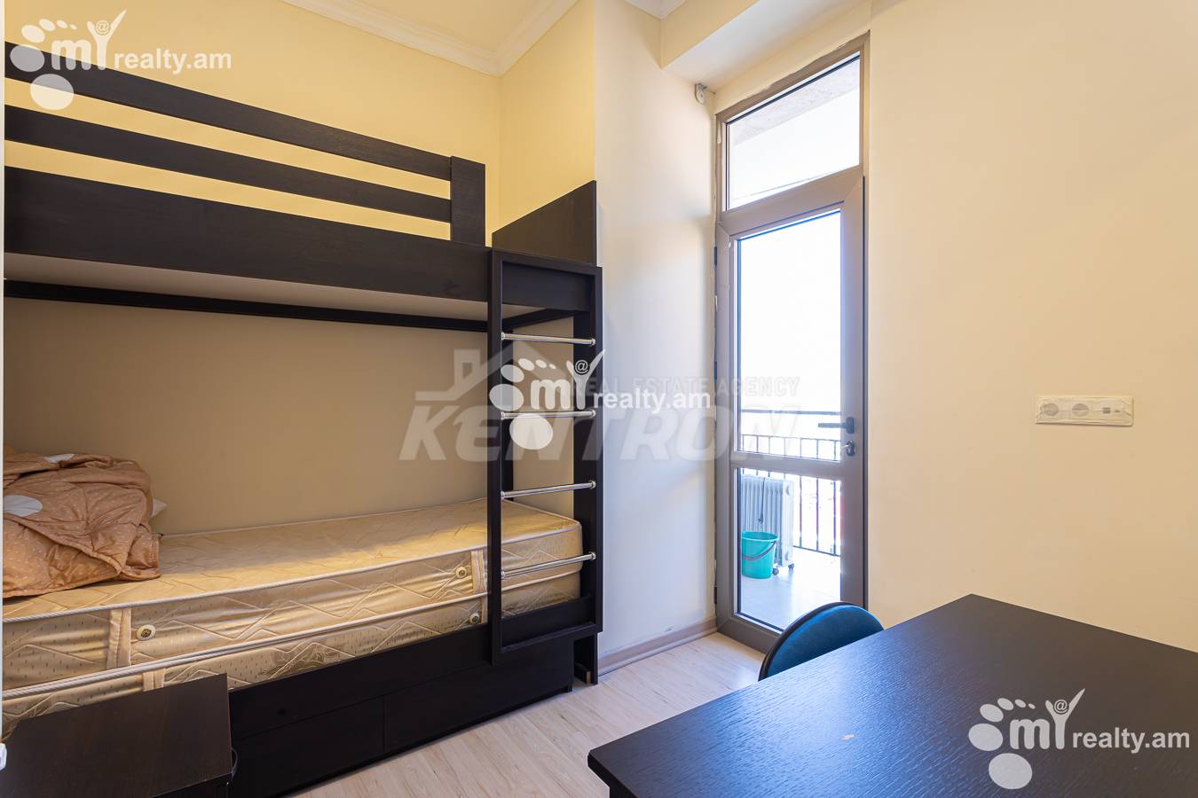 4 bedroom apartment for sale خیابان آنتارایین, مرکز شهر ایروان, 156932