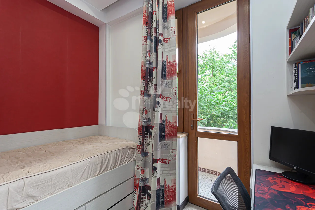 4 bedroom apartment for sale Ler. Kamsar St, Center Yerevan, 160740