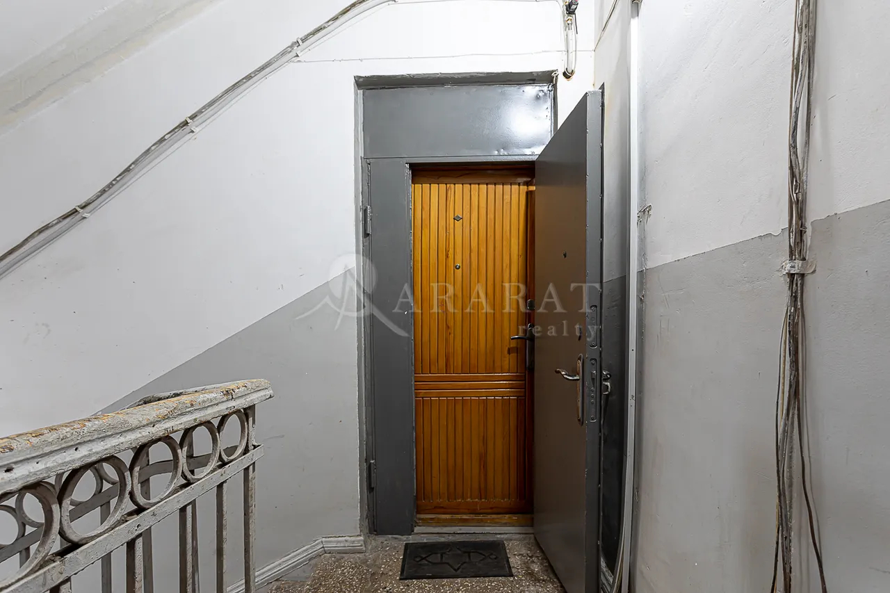 3 bedroom apartment for sale Charents St, Center Yerevan, 157411
