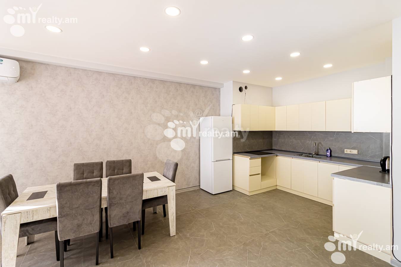 Снять 2 комнатную квартиру Аргишти ул, Центр Ереван, 154256