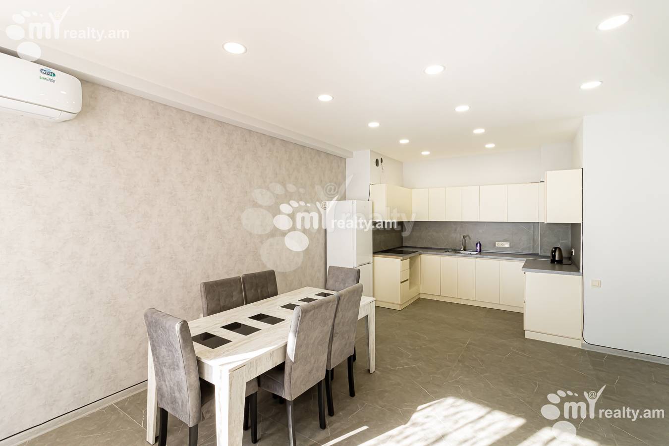 Снять 2 комнатную квартиру Аргишти ул, Центр Ереван, 154256