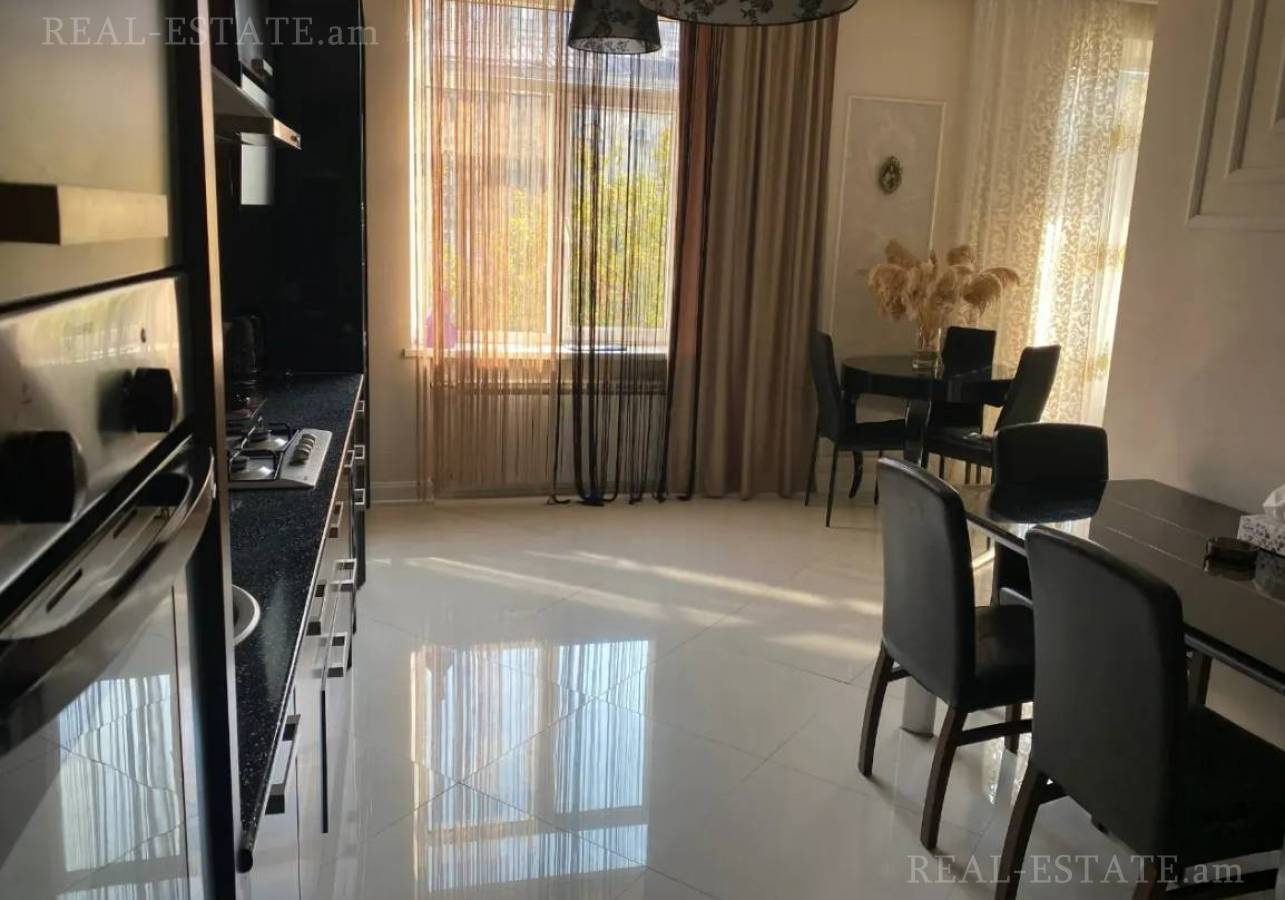 3 bedroom apartment for sale خیابان ابوویان, مرکز شهر ایروان, 135779
