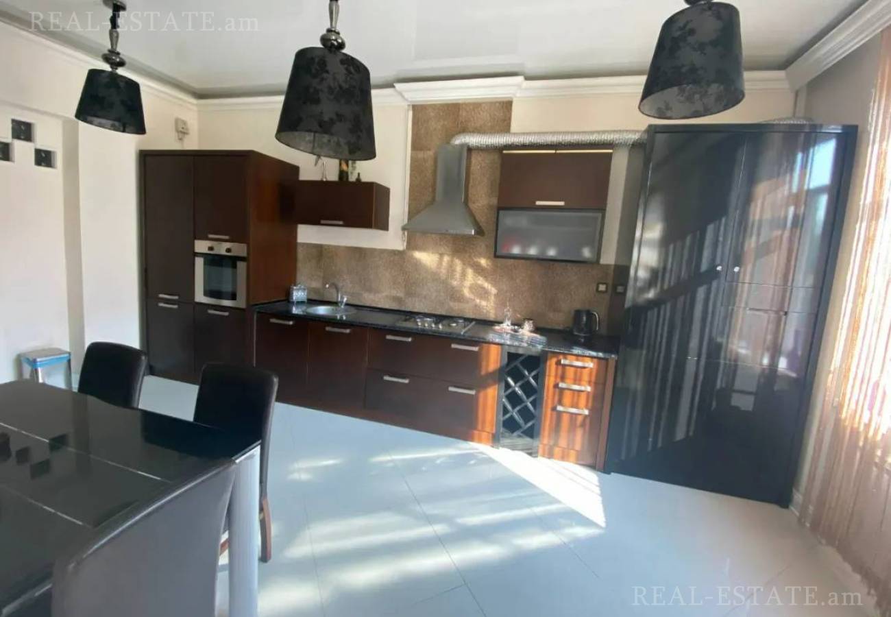 3 bedroom apartment for sale خیابان ابوویان, مرکز شهر ایروان, 135779