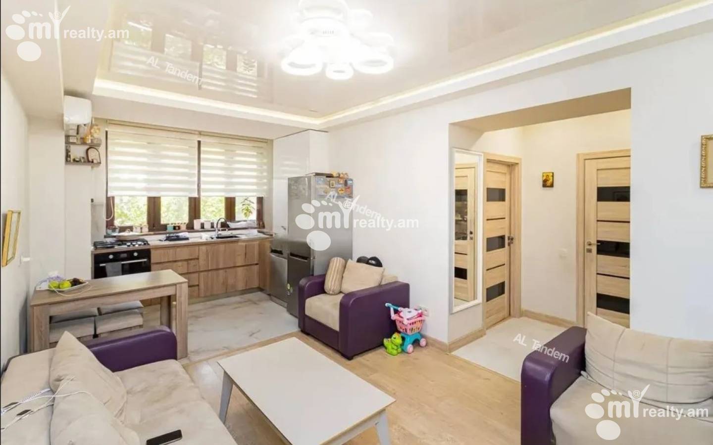 Купить 3 комнатную квартиру Нар Дос ул, Центр Ереван, 158191