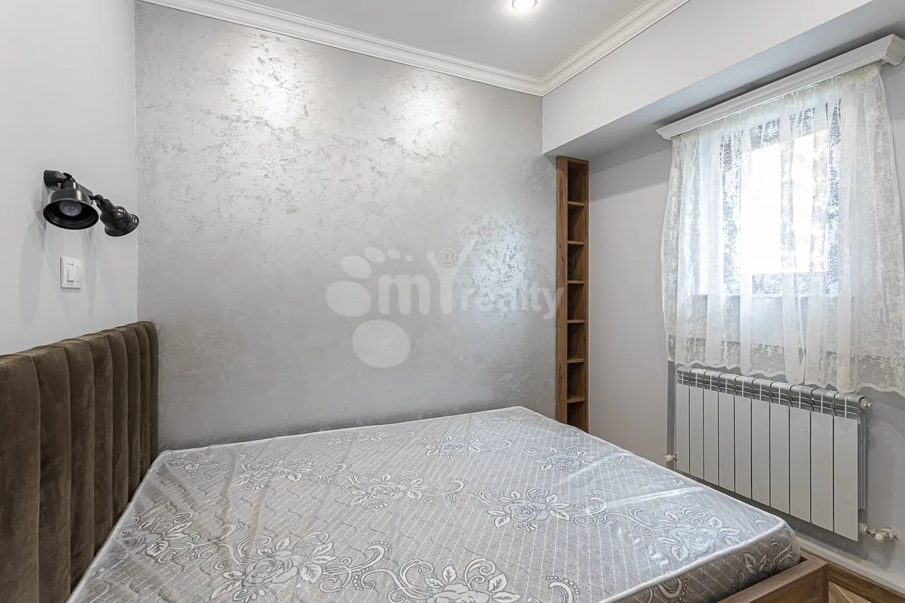 3 bedroom apartment for rent Saryan St, Center Yerevan, 161926