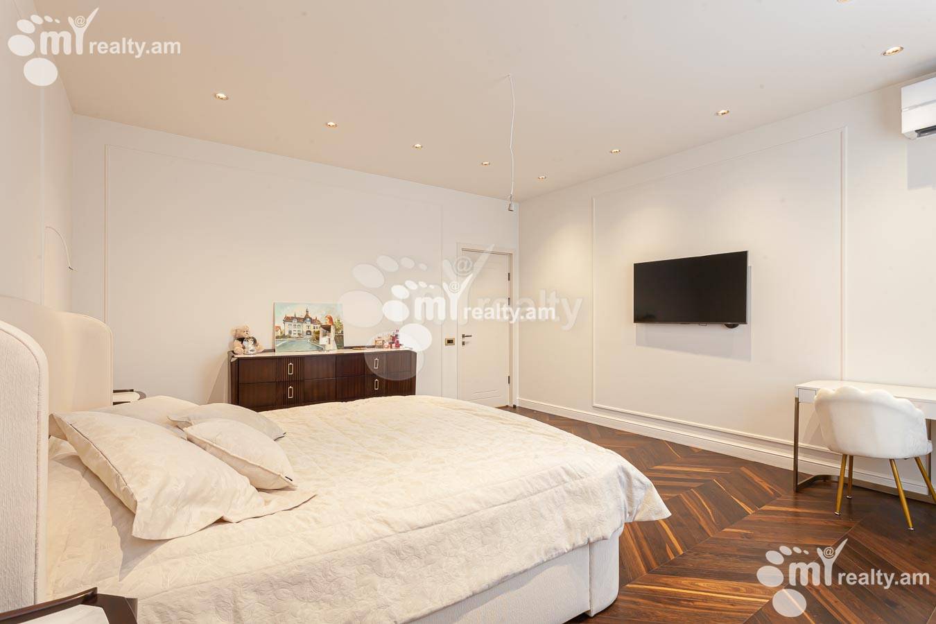 4 bedroom apartment for rent خیابان بوزند, مرکز شهر ایروان, 155158