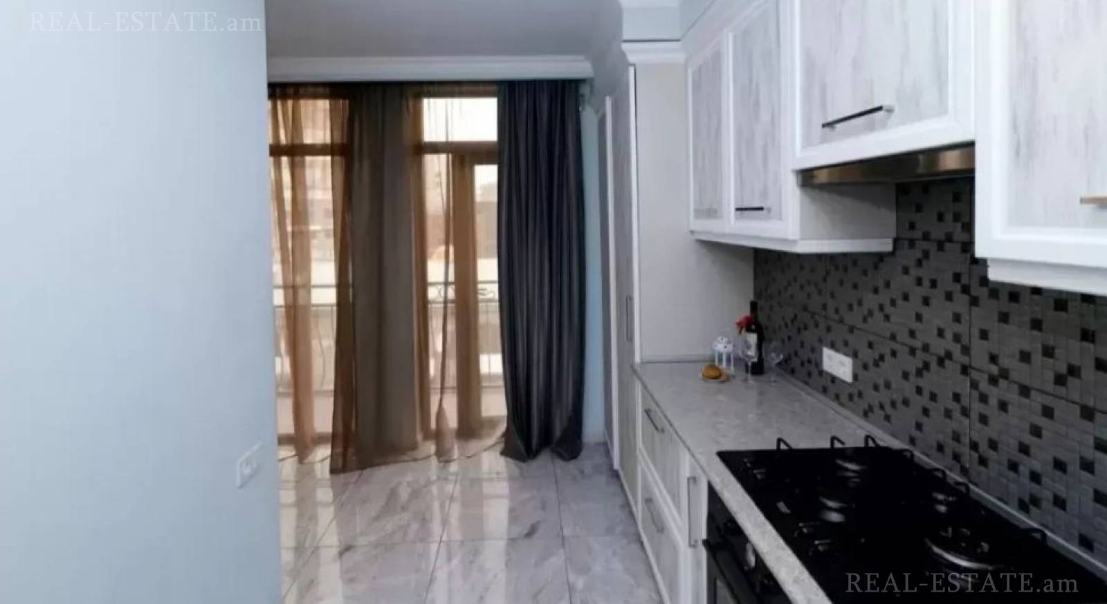 3 սենյականոց բնակարան  Նալբանդյան փող, Կենտրոն Երևան, 137696