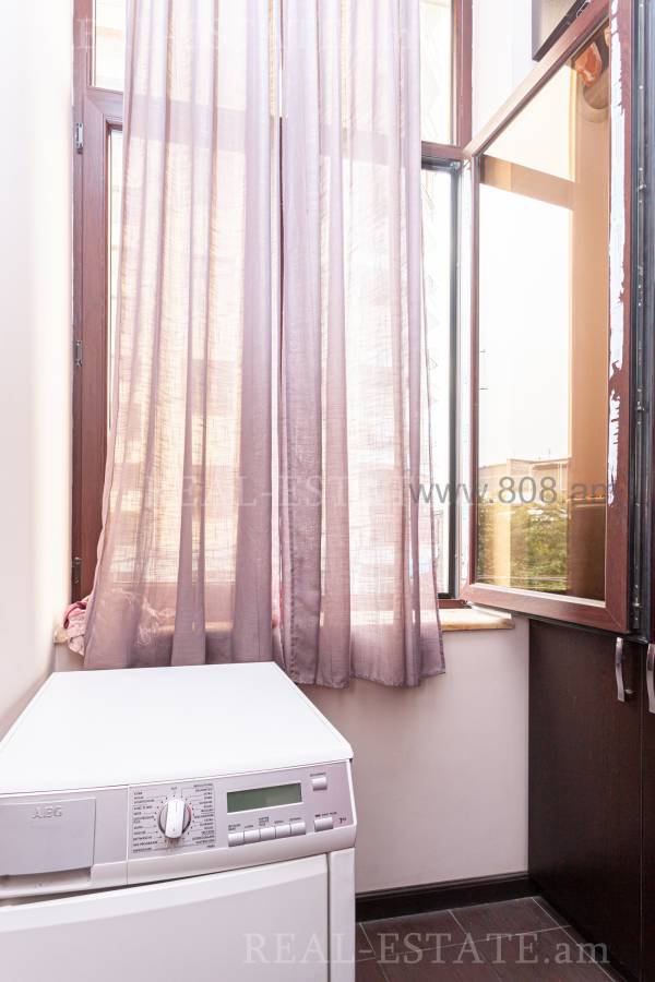 Купить 5 комнатную квартиру Нар Дос ул, Центр Ереван, 133260