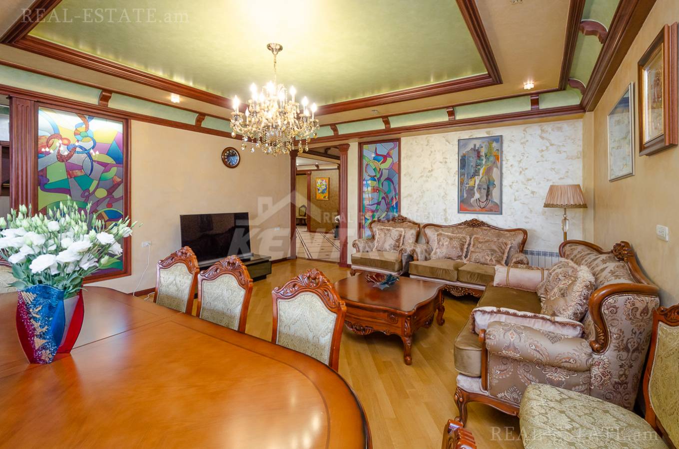 5 սենյականոց բնակարան  Հանրապետության փող, Կենտրոն Երևան, 137953