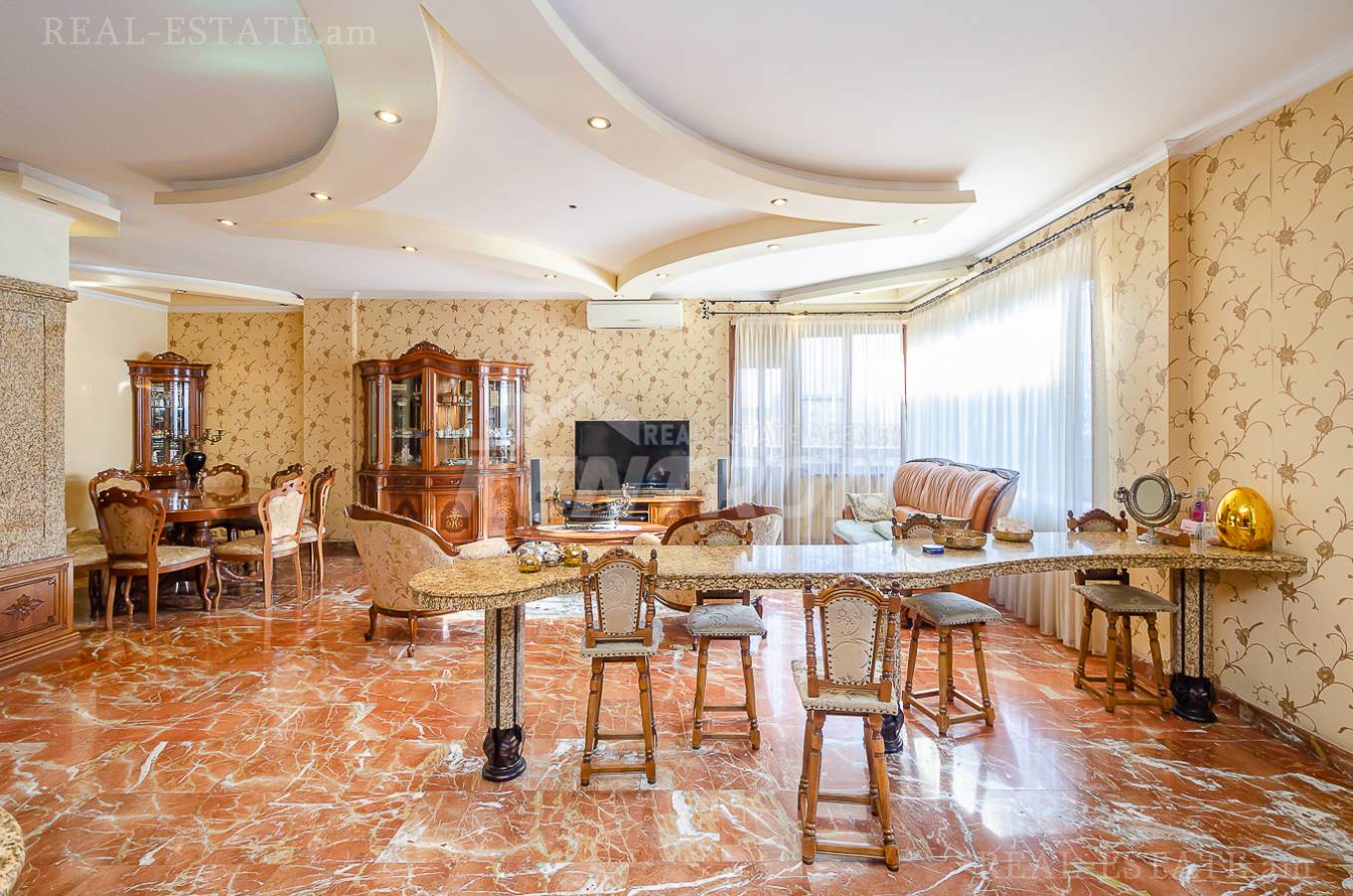 Купить 5 комнатную квартиру Мгер Мкртчян ул, Центр Ереван, 143829