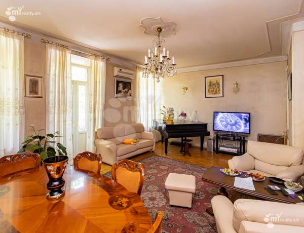 kupit-kvartiru/3-komnatnaya/Mashtots+Ave/Center/Yerevan