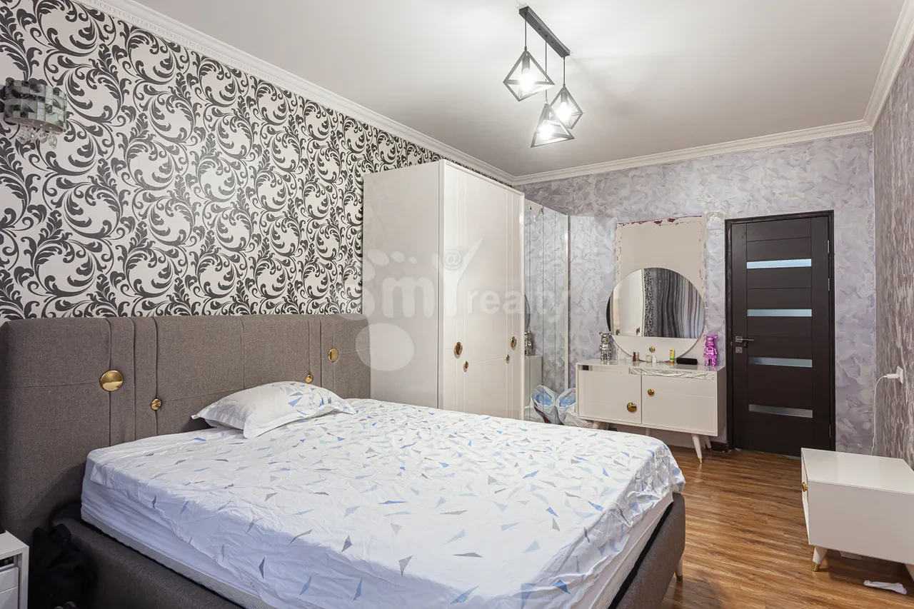 4 bedroom apartment for sale Antarayin St, Center Yerevan, 160812