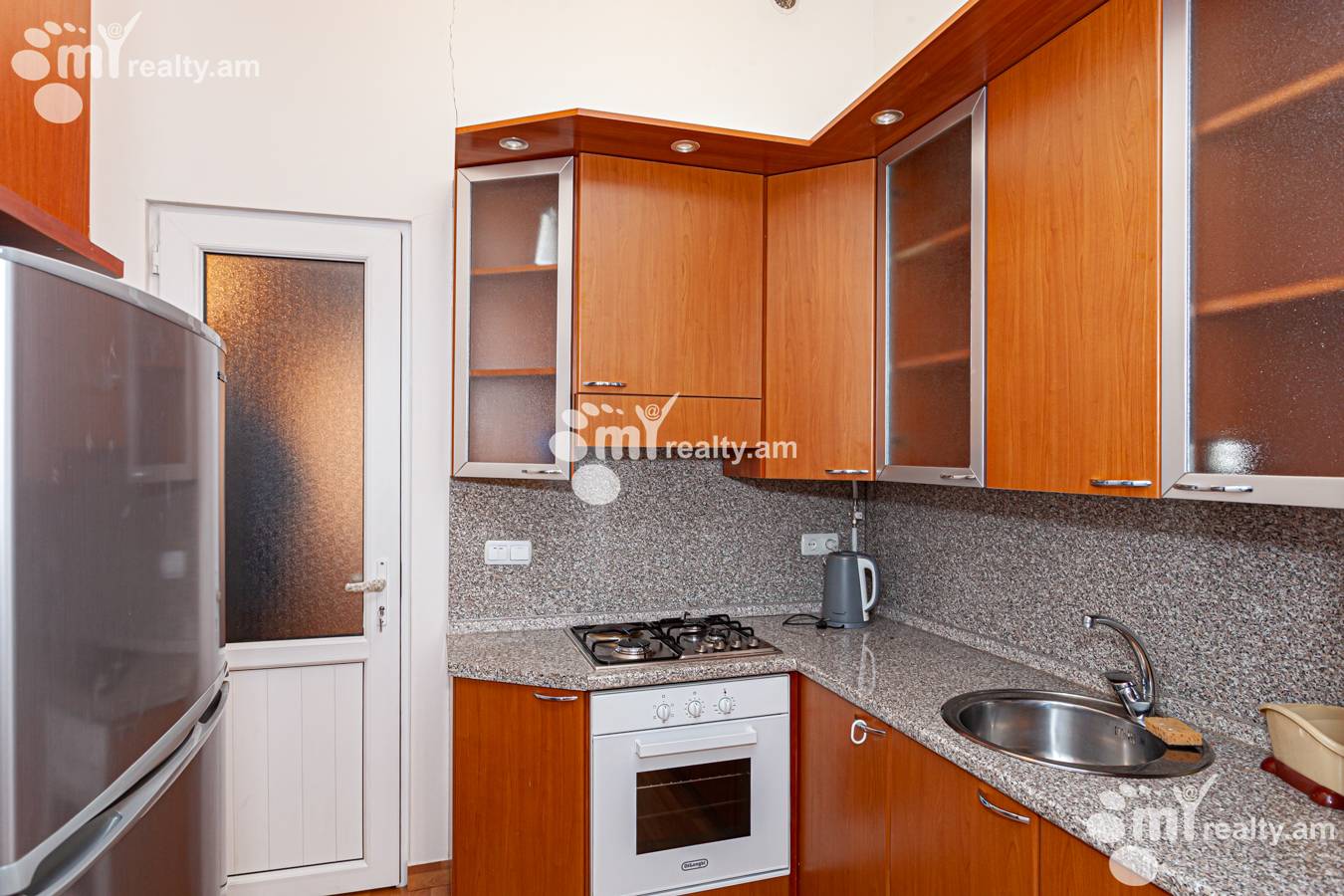 3 սենյականոց բնակարան  Աբովյան փող, Կենտրոն Երևան, 147138