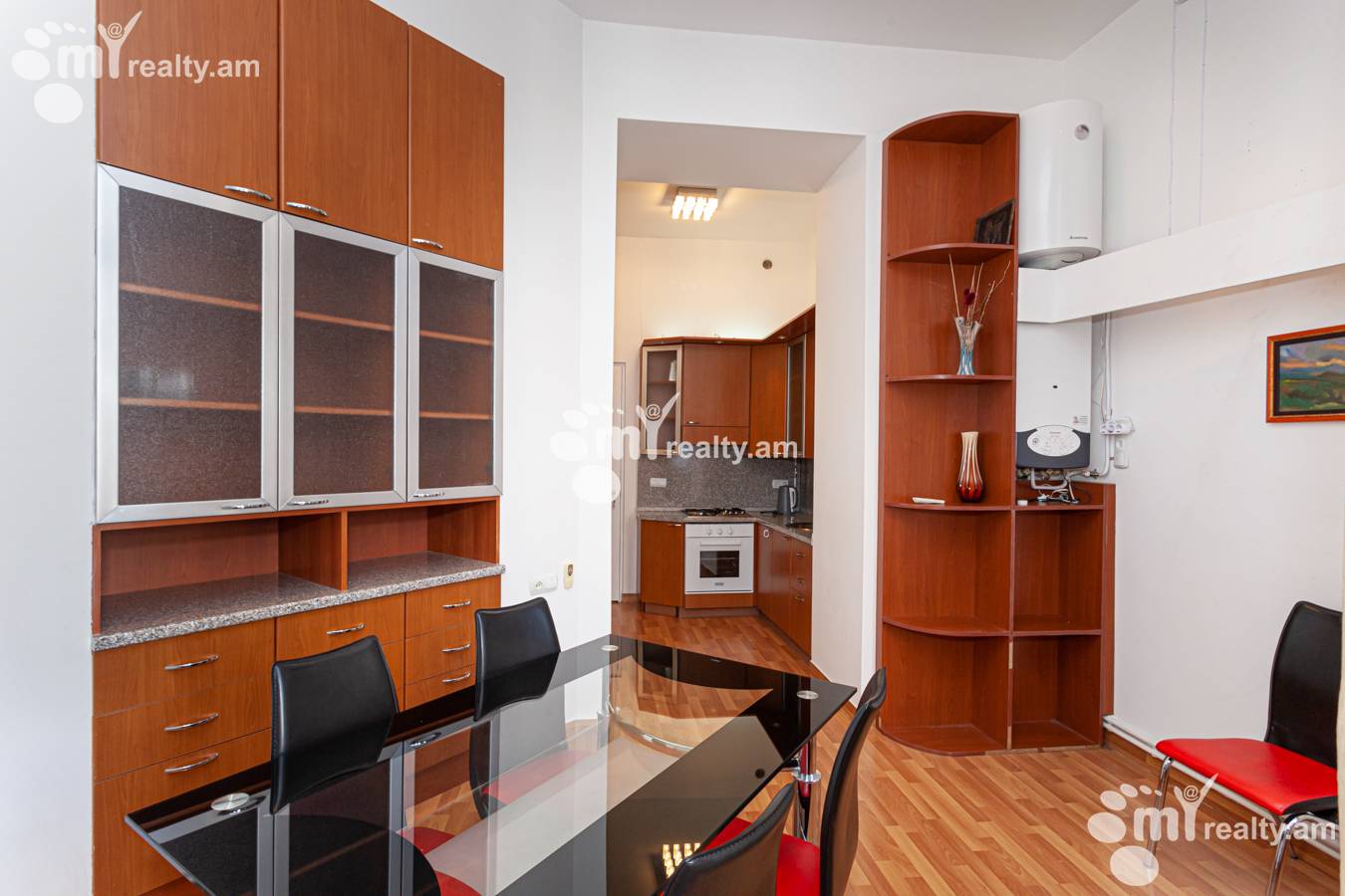 3 սենյականոց բնակարան  Աբովյան փող, Կենտրոն Երևան, 147138