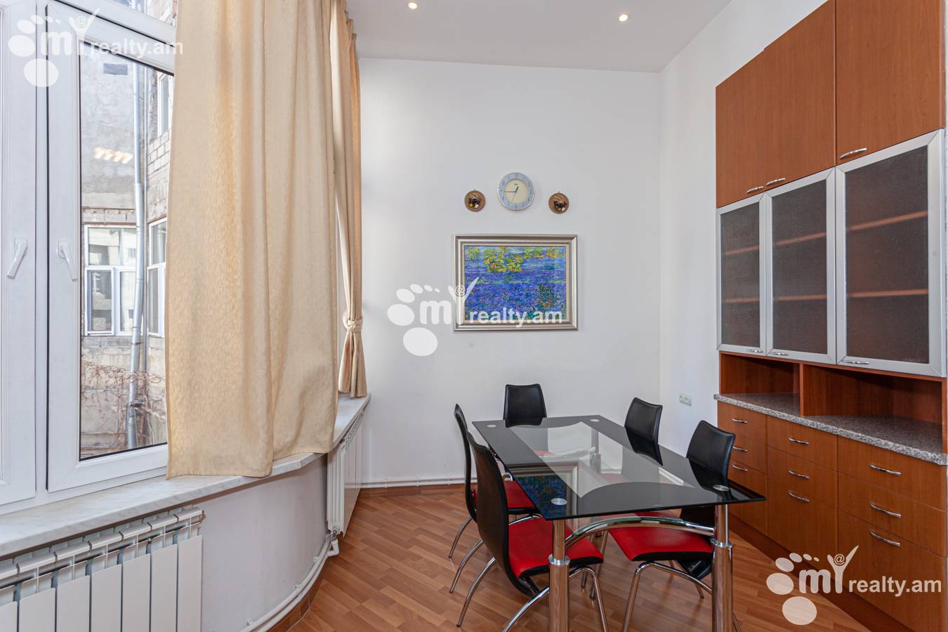 3 սենյականոց բնակարան  Աբովյան փող, Կենտրոն Երևան, 147138