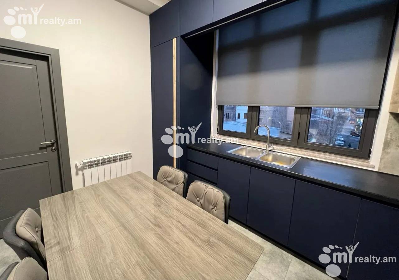 4 bedroom apartment for rent خیابان ماشتوتس, مرکز شهر ایروان, 156286