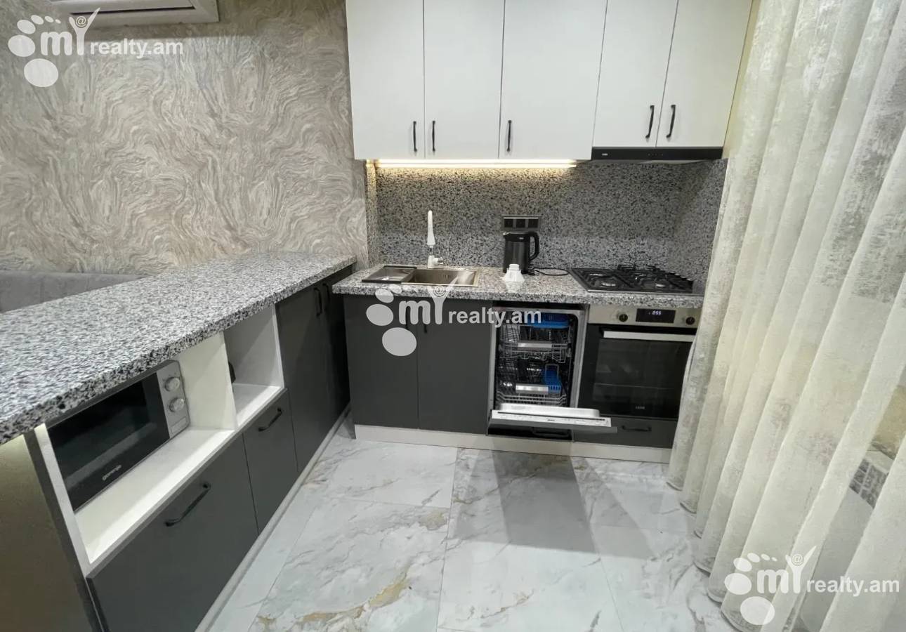 3 սենյականոց բնակարան վարձով Չարենցի փող, Կենտրոն Երևան, 159953