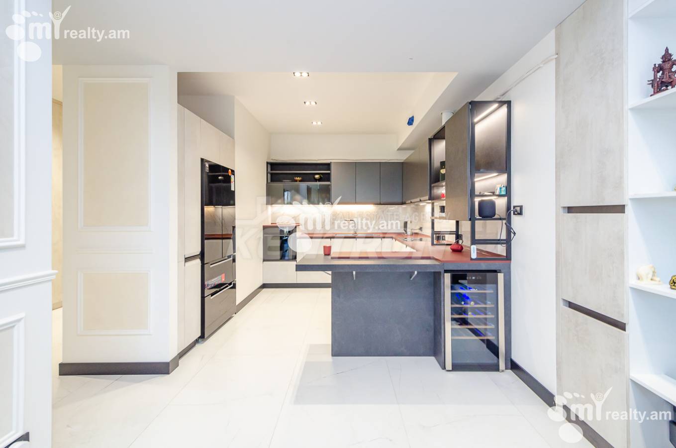 3 bedroom apartment for sale Paronyan St, Center Yerevan, 155557