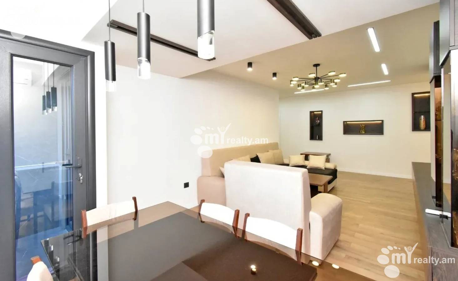 3 bedroom apartment for rent Israelyan St, Center Yerevan, 160692