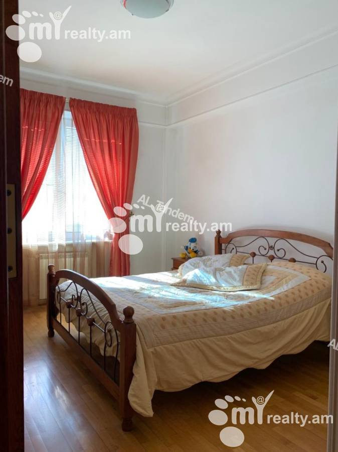 Купить 3 комнатную квартиру Мгер Мкртчян ул, Центр Ереван, 153494