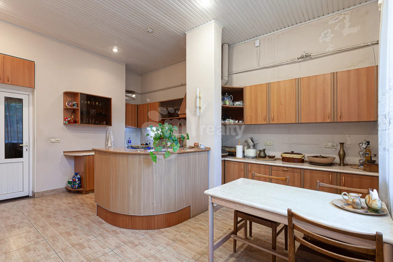 3 bedroom apartment for sale Pushkin St, Center Yerevan, 161163