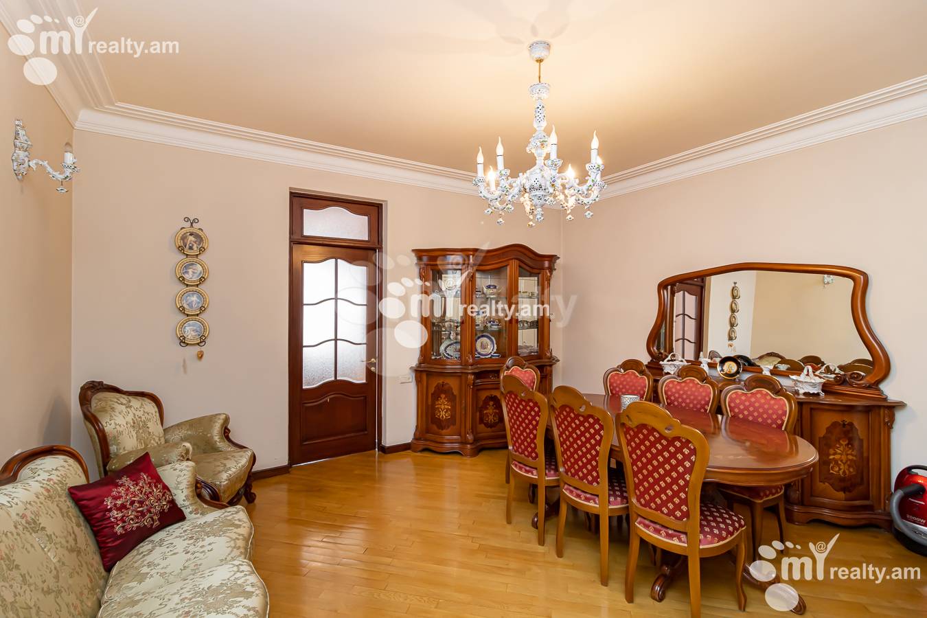 Купить 3 комнатную квартиру Паронян ул, Центр Ереван, 151535