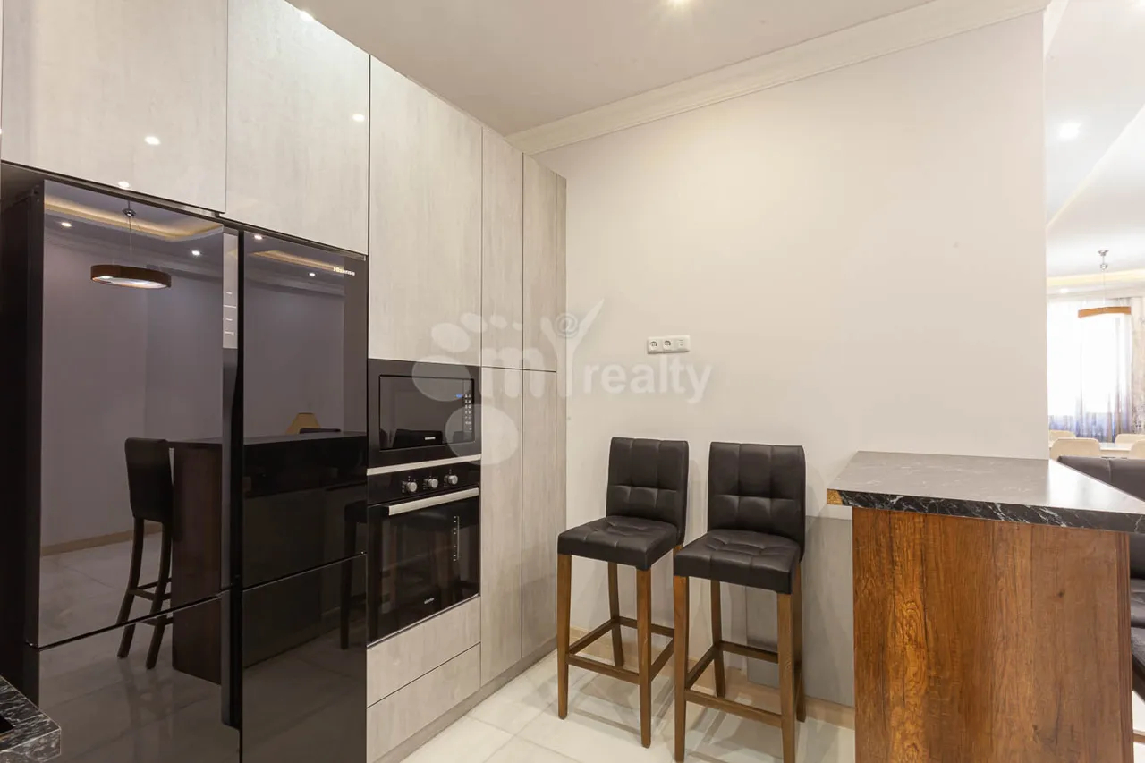 3 սենյականոց բնակարան  Ամիրյան փող, Կենտրոն Երևան, 159133