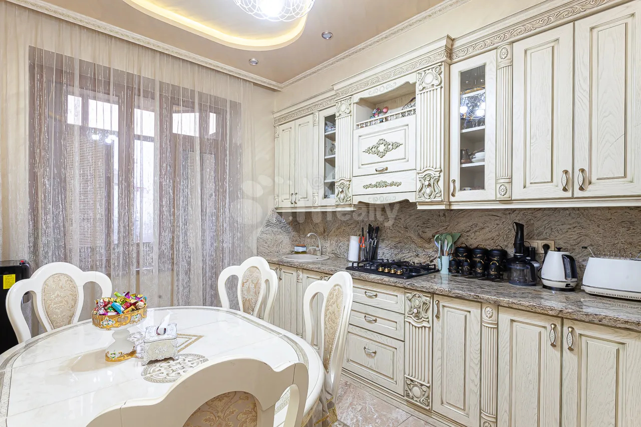 4 bedroom apartment for sale Argishti St, Center Yerevan, 161737