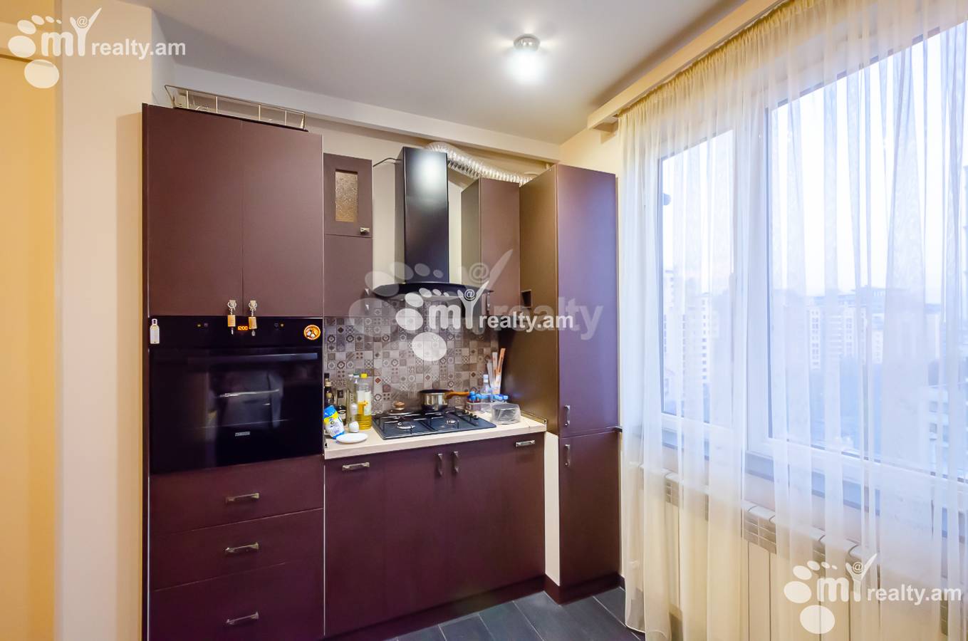 3 սենյականոց բնակարան  Սարյան փող, Կենտրոն Երևան, 154929