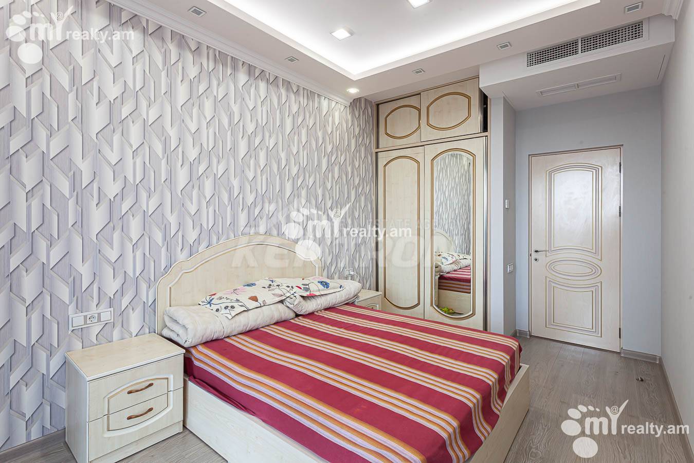 Купить 4 комнатную квартиру Сасна Црер ул., Давташен Ереван, 154888