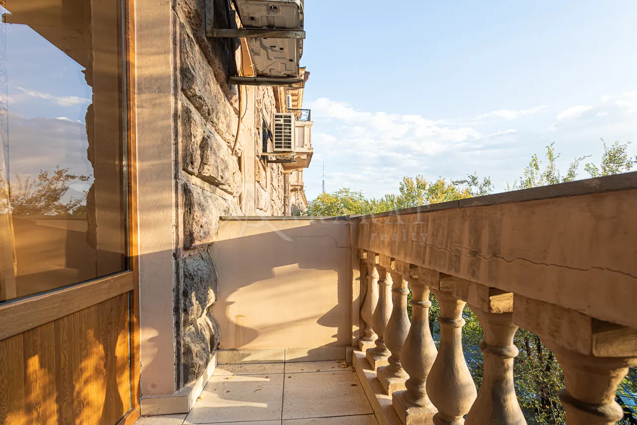 3 սենյականոց բնակարան  Աբովյան փող, Կենտրոն Երևան, 158368