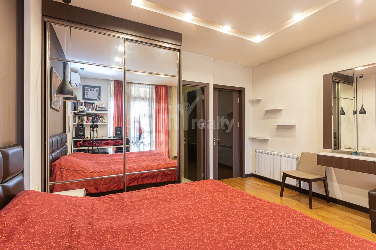 4 bedroom apartment for sale Mashtots Ave, Center Yerevan, 159618