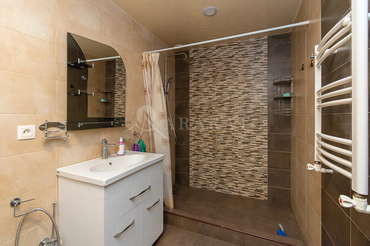 2 սենյականոց բնակարան վարձով Միկոյան փող, Դավթաշեն Երևան, 159684