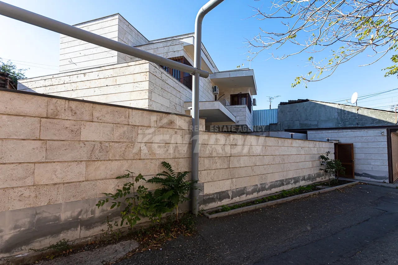 House for sale Lusinyants street, مرکز شهر ایروان, 157386