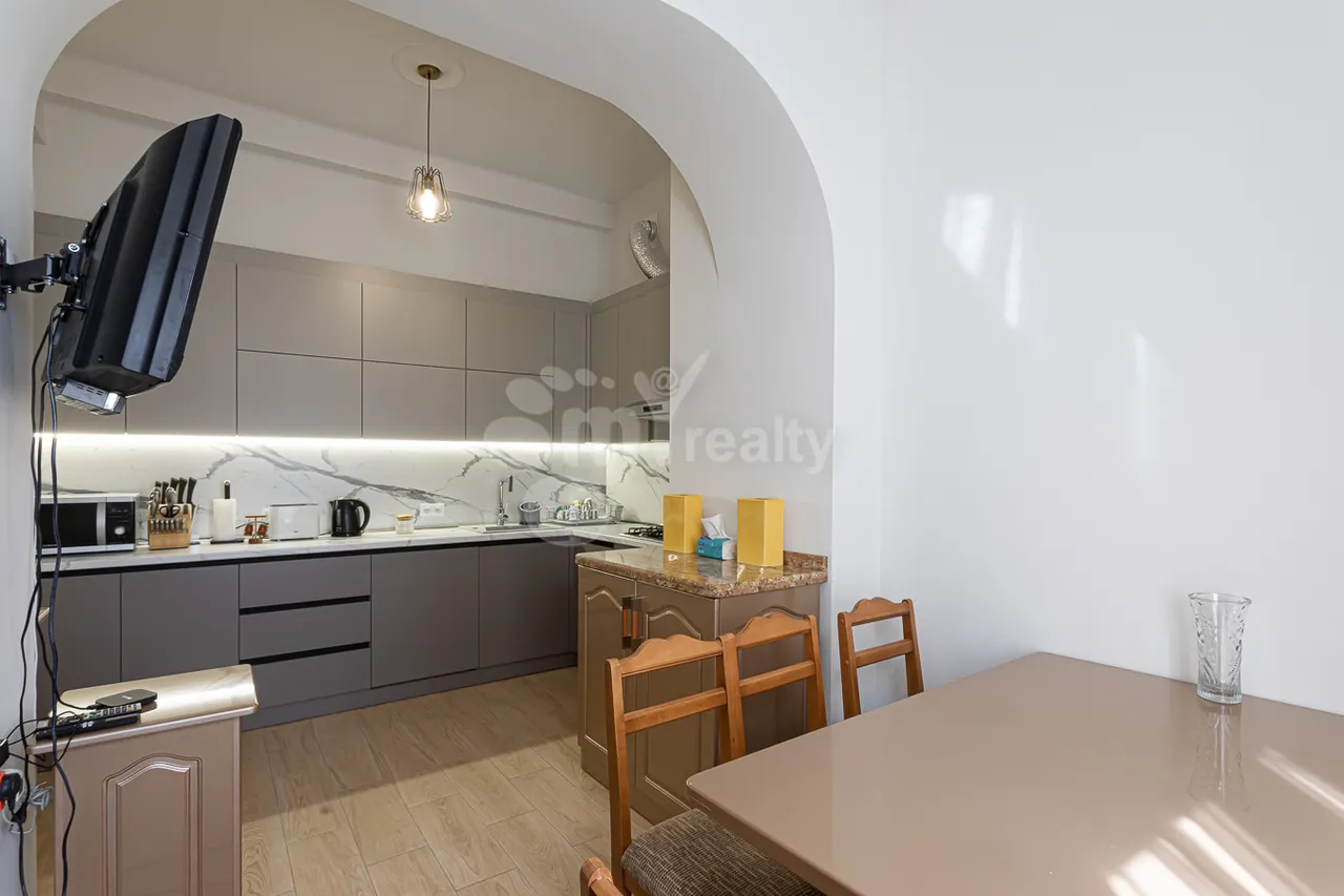 3 սենյականոց բնակարան  Մաշտոցի պող, Կենտրոն Երևան, 159723