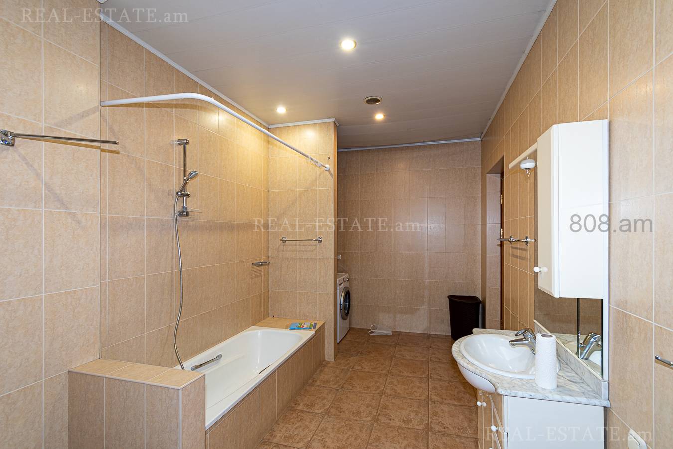 5 սենյականոց բնակարան  Ղազար Փարպեցու փող, Կենտրոն Երևան, 133741