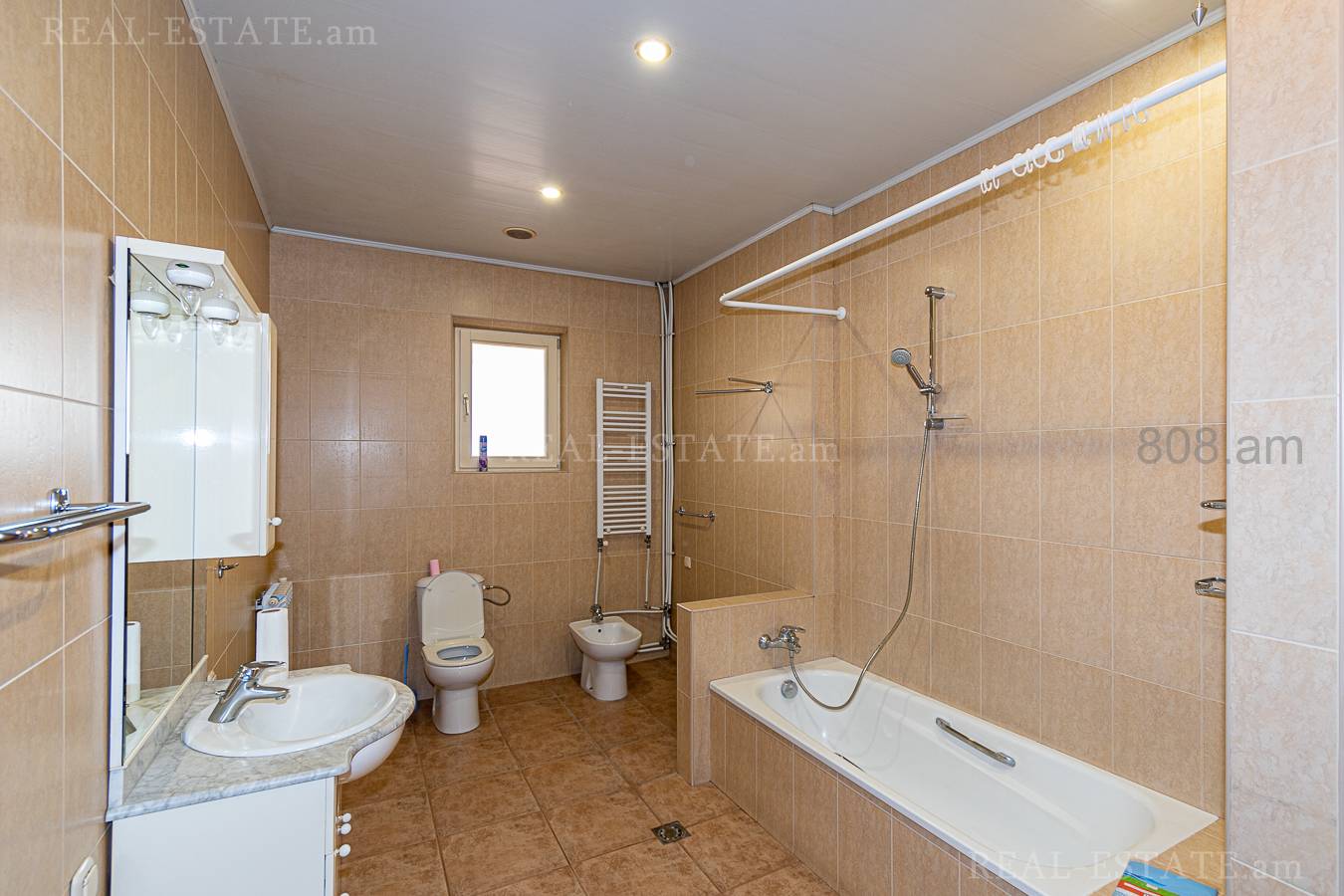 5 սենյականոց բնակարան  Ղազար Փարպեցու փող, Կենտրոն Երևան, 133741