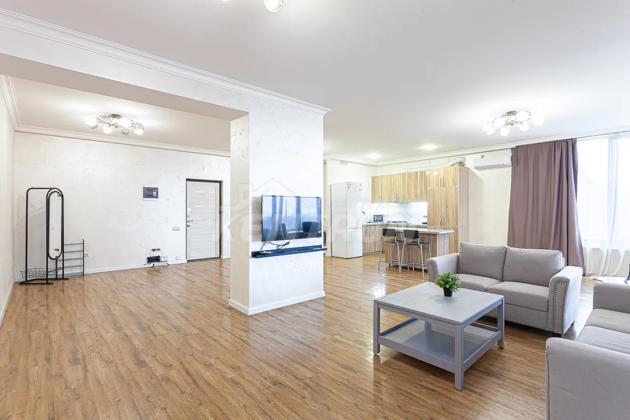 3 bedroom apartment for rent Teryan St, Center Yerevan, 158701