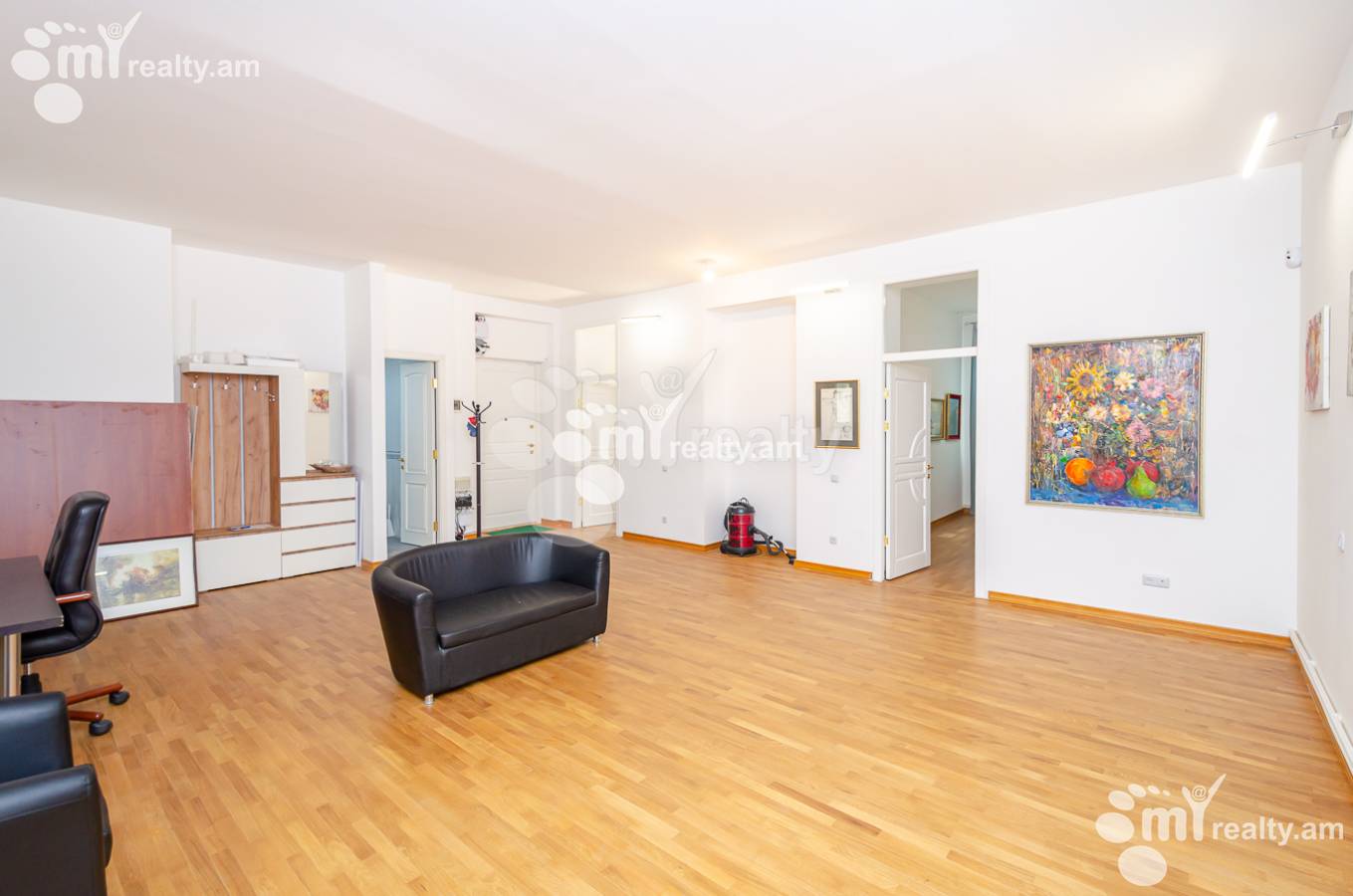 3 սենյականոց բնակարան  Իսահակյան փող, Կենտրոն Երևան, 145488