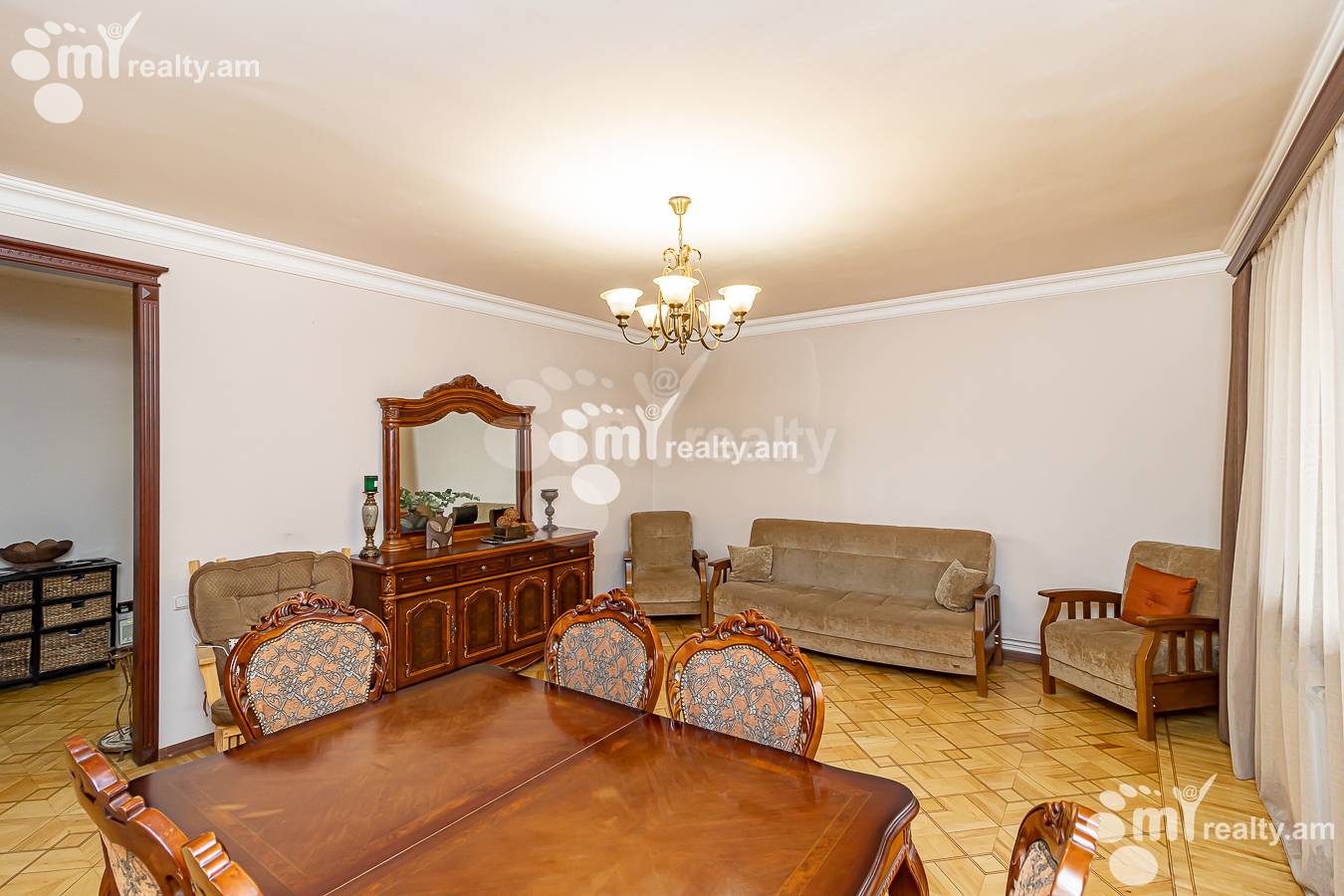 3 սենյականոց բնակարան  Ե. Քոչար փող, Կենտրոն Երևան, 143637